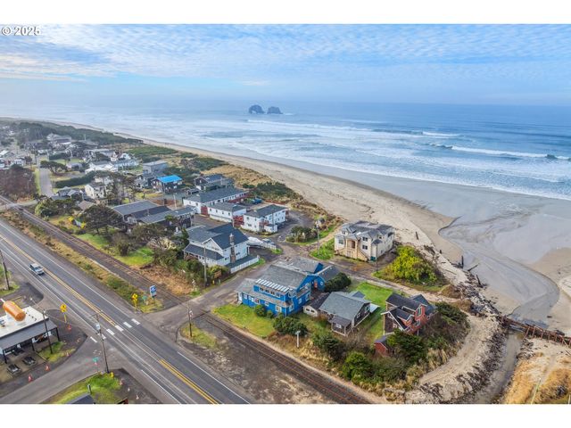 105 S 6TH Ave, Rockaway Beach, OR 97136