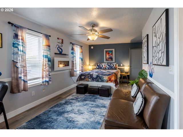 105 S 6TH Ave, Rockaway Beach, OR 97136