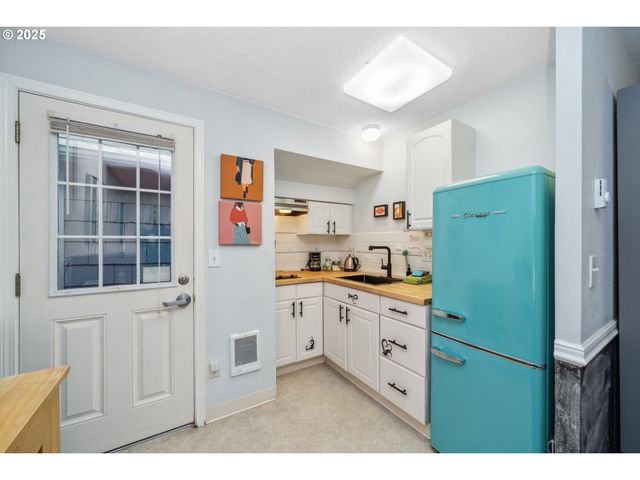 105 S 6TH Ave, Rockaway Beach, OR 97136