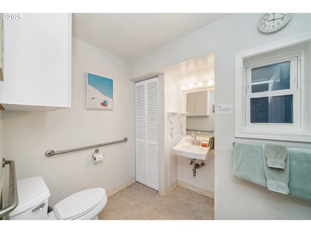 105 S 6TH Ave, Rockaway Beach, OR 97136