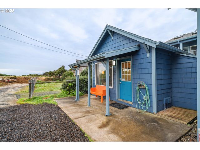 105 S 6TH Ave, Rockaway Beach, OR 97136