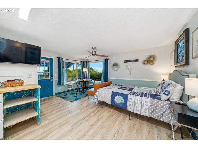 105 S 6TH Ave, Rockaway Beach, OR 97136