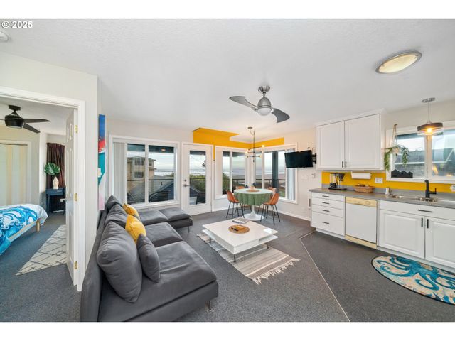 105 S 6TH Ave, Rockaway Beach, OR 97136