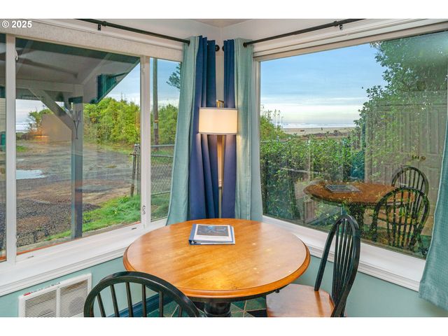 105 S 6TH Ave, Rockaway Beach, OR 97136