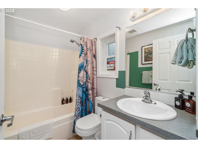 105 S 6TH Ave, Rockaway Beach, OR 97136