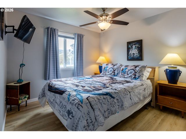 105 S 6TH Ave, Rockaway Beach, OR 97136