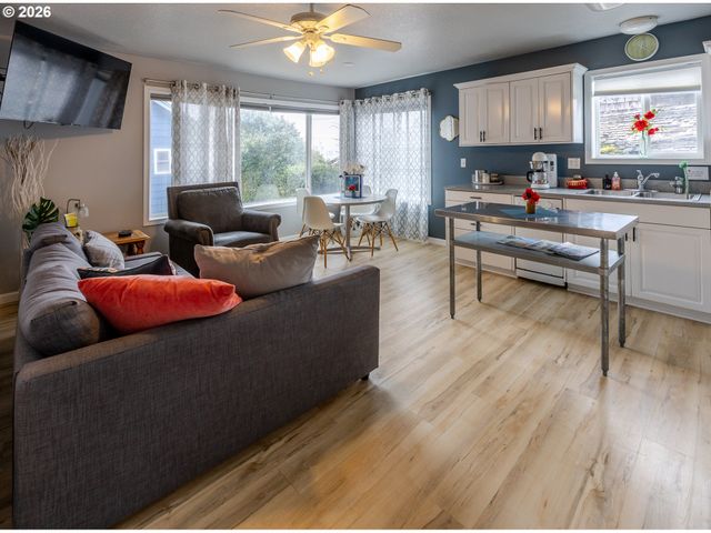105 S 6TH Ave, Rockaway Beach, OR 97136