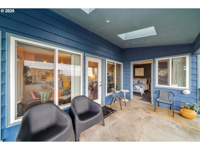 105 S 6TH Ave, Rockaway Beach, OR 97136