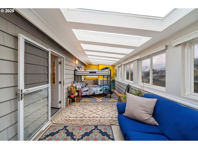 105 S 6TH Ave, Rockaway Beach, OR 97136