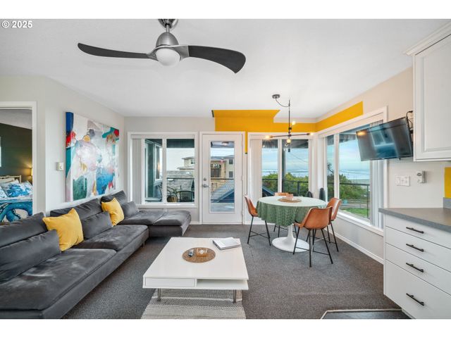 105 S 6TH Ave, Rockaway Beach, OR 97136