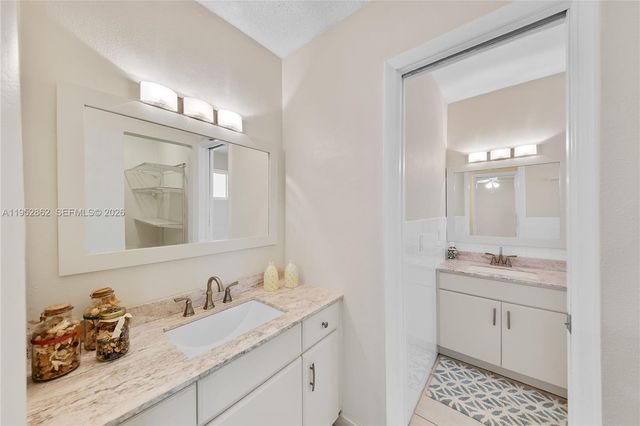 10525 SW 77 Ct 10525, Pinecrest, FL 33156