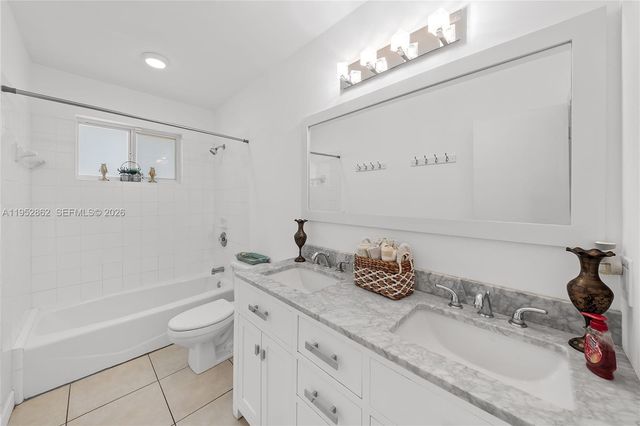 10525 SW 77 Ct 10525, Pinecrest, FL 33156