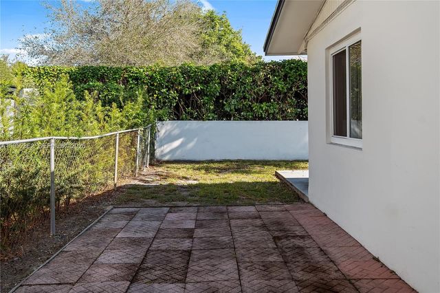 10525 SW 77 Ct 10525, Pinecrest, FL 33156