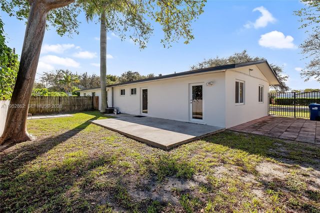 10525 SW 77 Ct 10525, Pinecrest, FL 33156