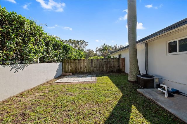 10525 SW 77 Ct 10525, Pinecrest, FL 33156