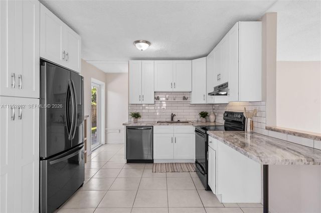 10525 SW 77 Ct 10525, Pinecrest, FL 33156