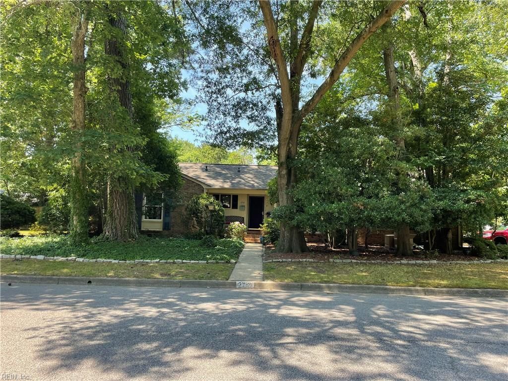 2153 Hollybriar PT, Norfolk, VA 23518