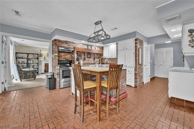 169 Brentview Drive, Grafton, OH 44044