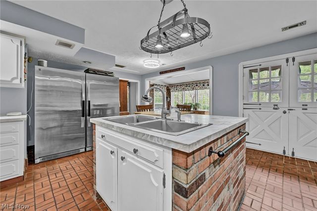 169 Brentview Drive, Grafton, OH 44044