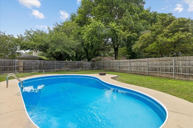 4113 Ridglea Country Club Drive, Fort Worth, TX 76126