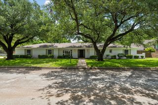 4113 Ridglea Country Club Drive, Fort Worth, TX 76126
