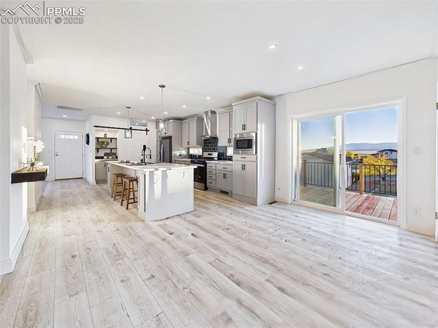 893 S Greenway Avenue, Pueblo, CO 81007