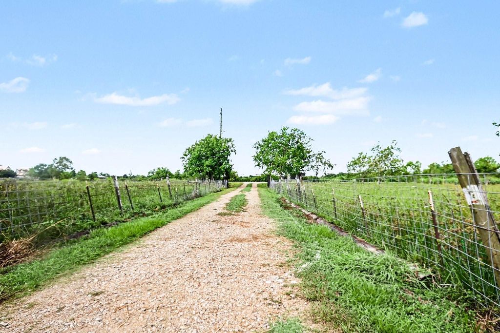 2925 Fm 2917, Alvin, TX 77511