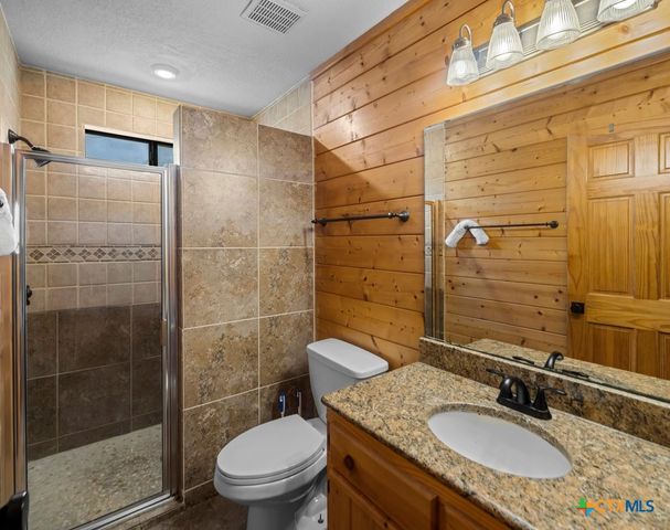 360 Bluebonnet, Concan, TX 78801