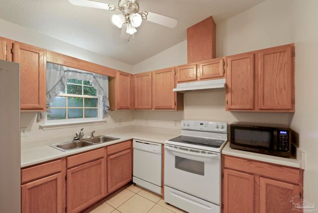 5362 Barbarosa Rd, Gulf Breeze, FL 32563