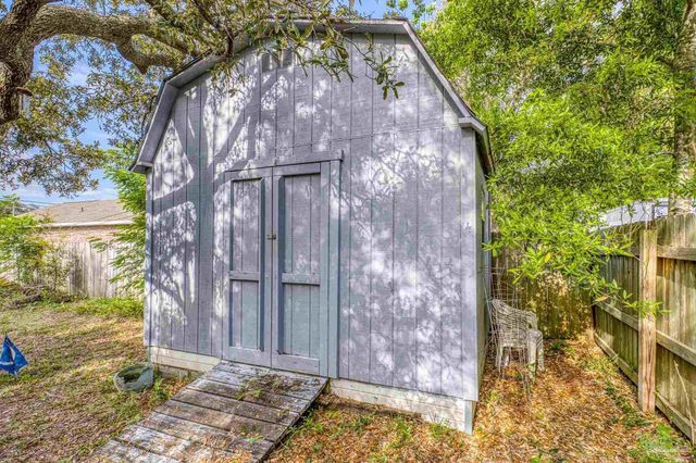 5362 Barbarosa Rd, Gulf Breeze, FL 32563