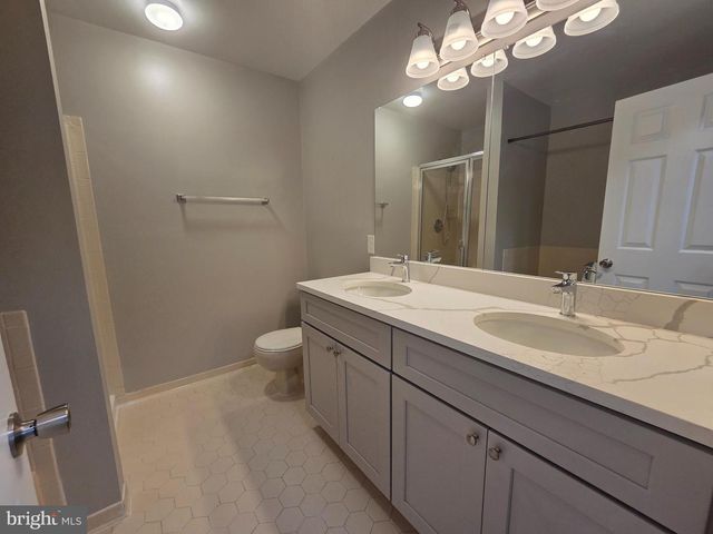 2220 CEDAR MILL CT, Vienna, VA 22182