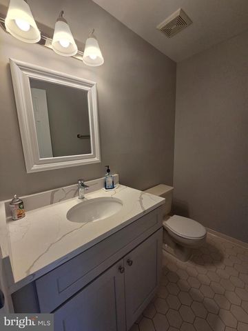 2220 CEDAR MILL CT, Vienna, VA 22182