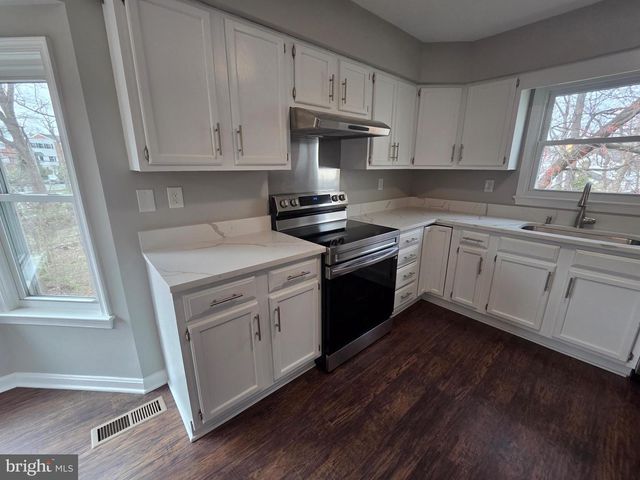 2220 CEDAR MILL CT, Vienna, VA 22182