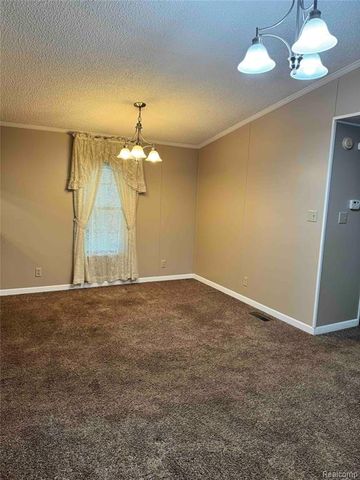 6061 Country Way N, Saginaw, MI 48603