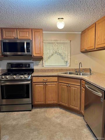 6061 Country Way N, Saginaw, MI 48603