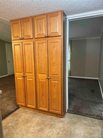 6061 Country Way N, Saginaw, MI 48603