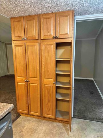 6061 Country Way N, Saginaw, MI 48603