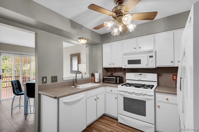 3947 Hunters Circle, Canton, MI 48188