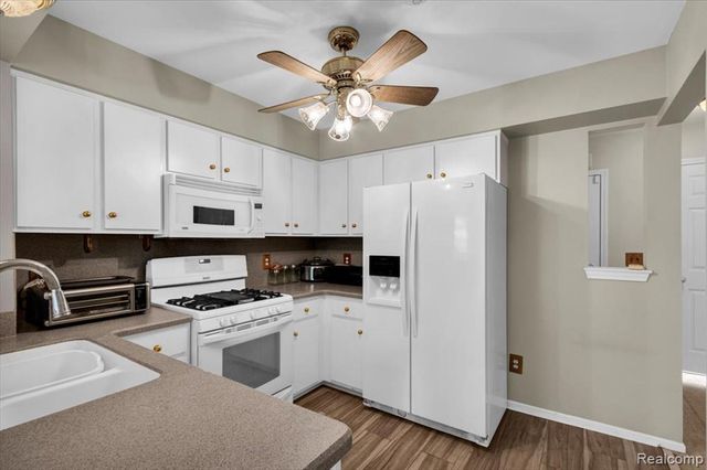 3947 Hunters Circle, Canton, MI 48188
