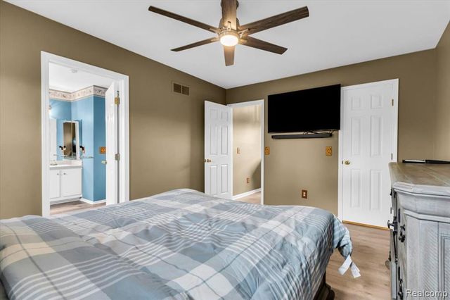 3947 Hunters Circle, Canton, MI 48188