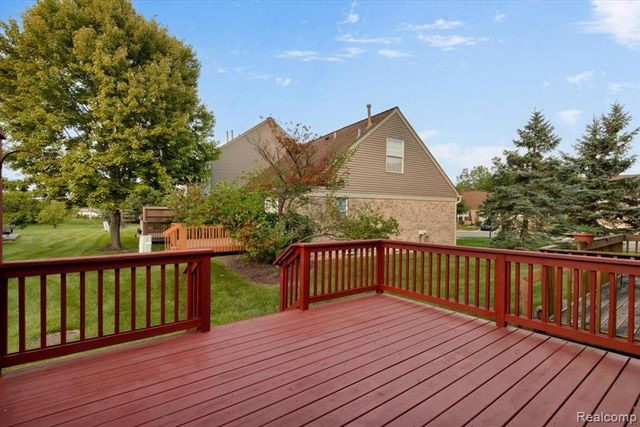3947 Hunters Circle, Canton, MI 48188