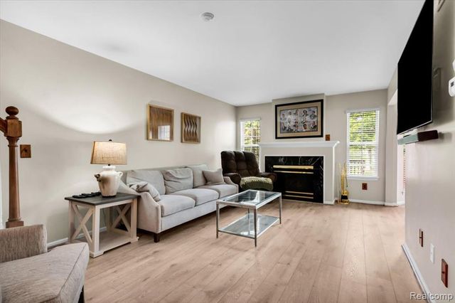 3947 Hunters Circle, Canton, MI 48188