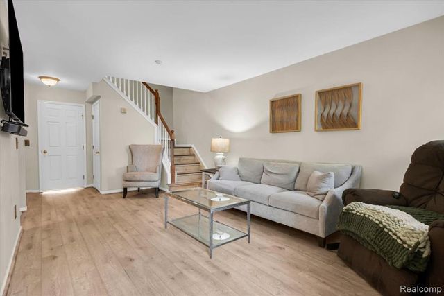 3947 Hunters Circle, Canton, MI 48188