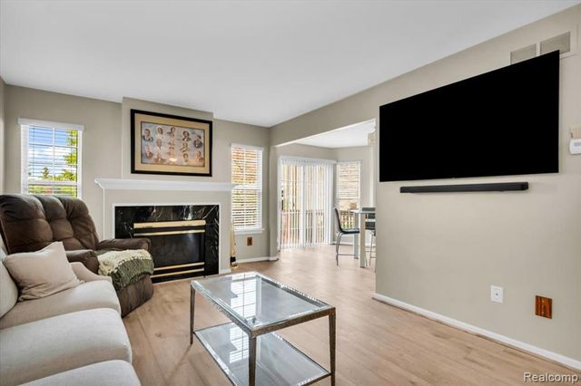 3947 Hunters Circle, Canton, MI 48188