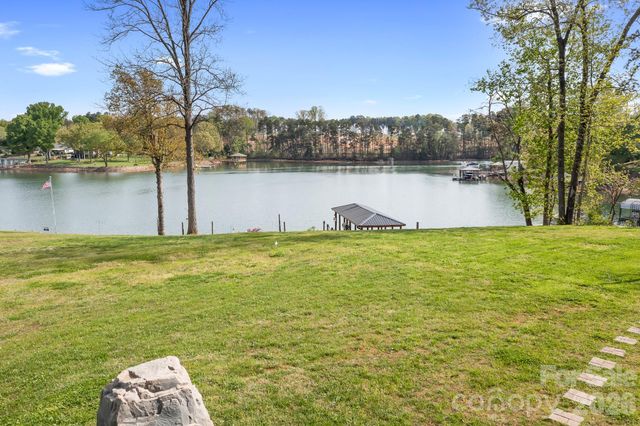 7176 Lynbrook Creek Road, Denver, NC 28037