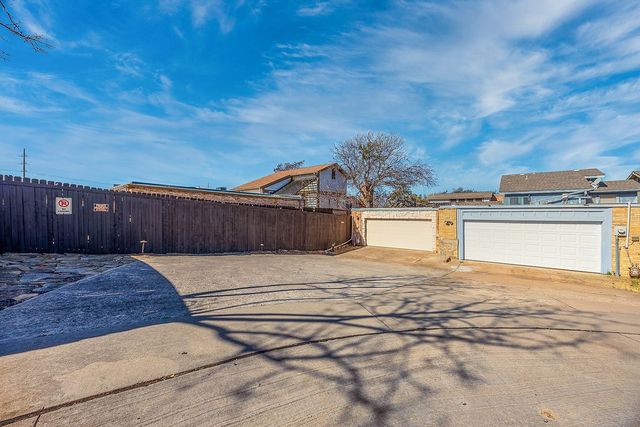 2627 Lakehill Lane, Carrollton, TX 75006