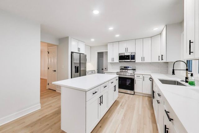 251 Perth Road, Cary, IL 60013