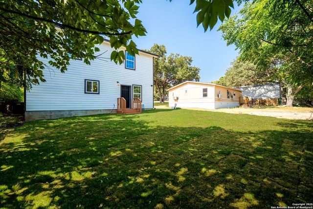 350 Spanish Oak Dr, Canyon Lake, TX 78133