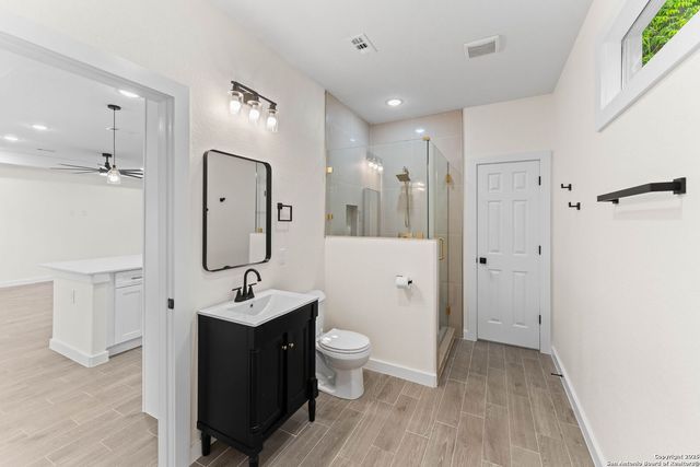 350 Spanish Oak Dr, Canyon Lake, TX 78133