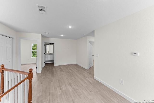 350 Spanish Oak Dr, Canyon Lake, TX 78133